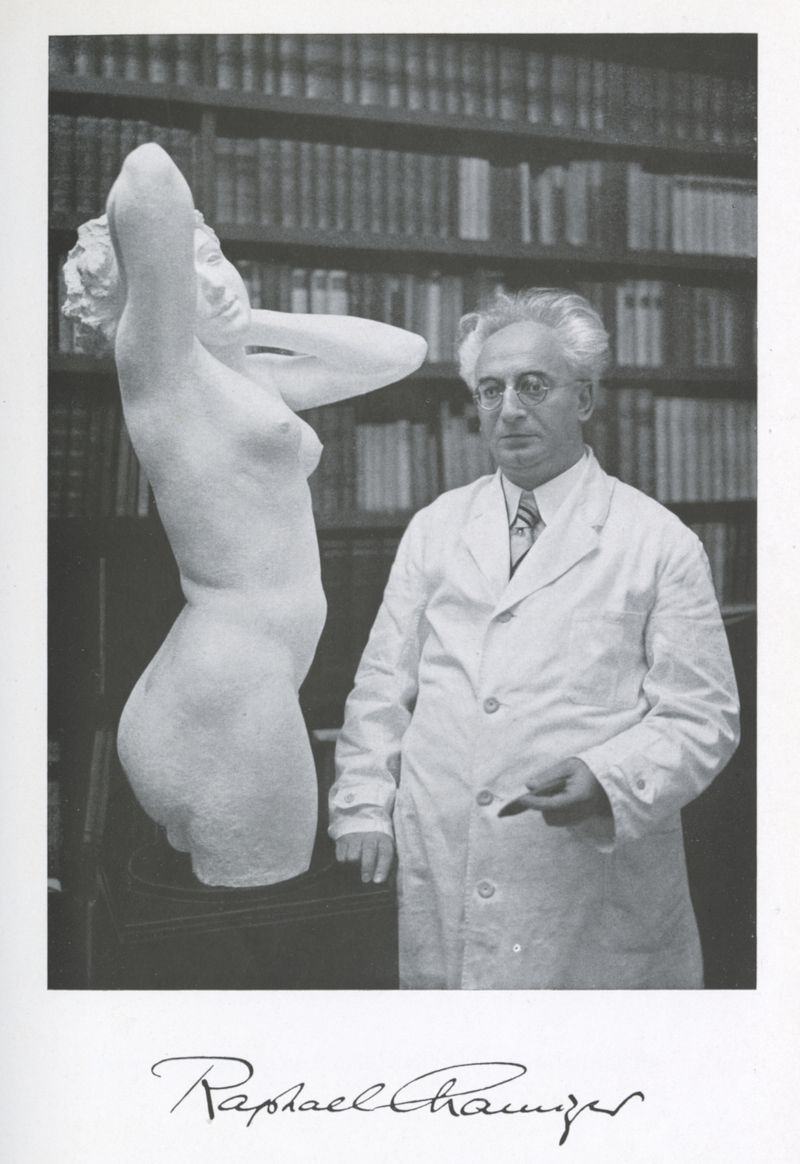 Raphale Chamizer in seinem Leipziger Bildhaueratelier, 1935